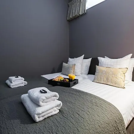 Mosaic Apartment *